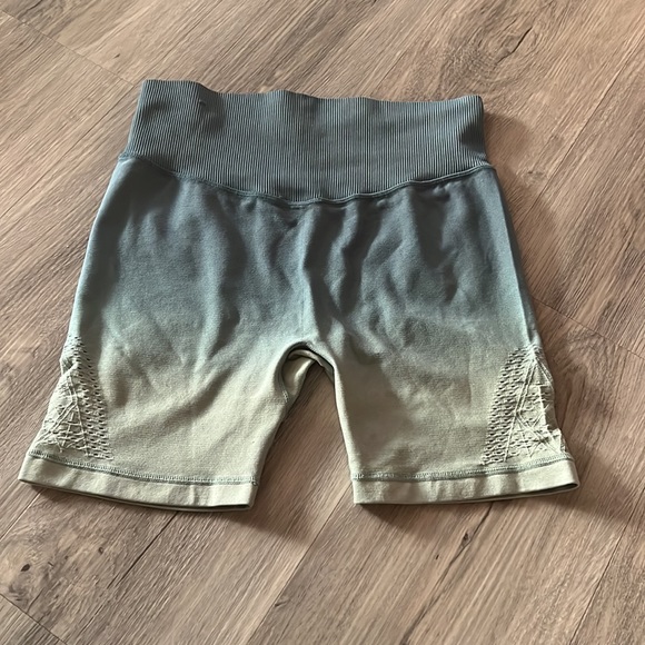 🏴 Pink Victoria’s Secret compression style shorts size small - Picture 8 of 8